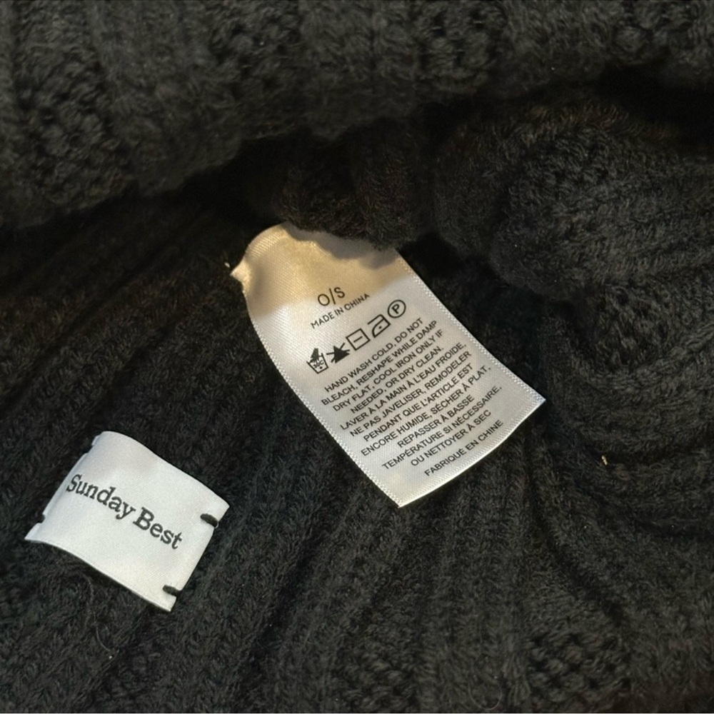 Aritzia Sunday Best Faux Fur Pom Cuffed Beanie | Black - Picture 6 of 8